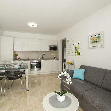 Amazing Luxury 4Star Apartment Laura ซูเปตาร์ ภายนอก รูปภาพ