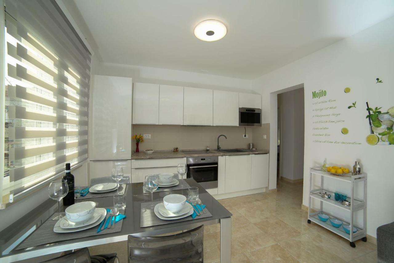 Amazing Luxury 4Star Apartment Laura ซูเปตาร์ ภายนอก รูปภาพ
