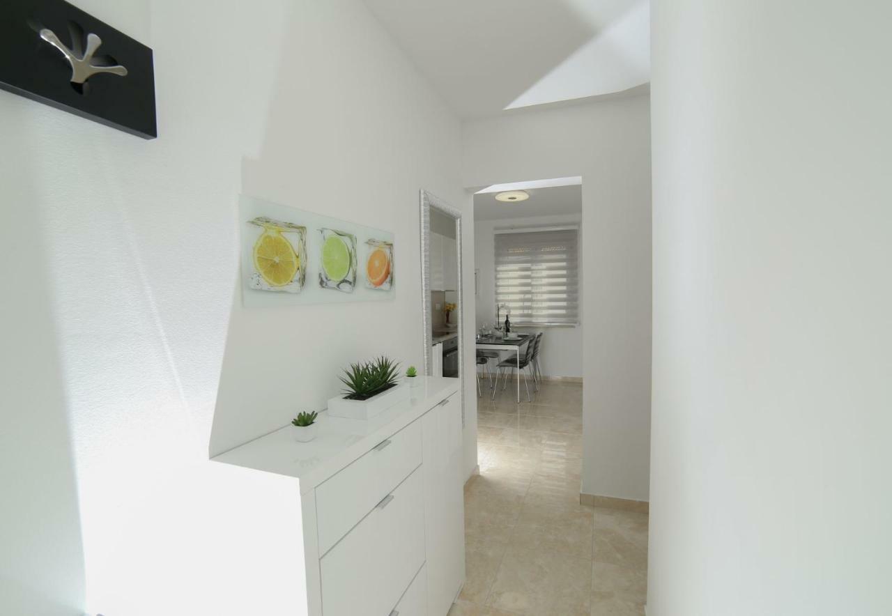 Amazing Luxury 4Star Apartment Laura ซูเปตาร์ ภายนอก รูปภาพ